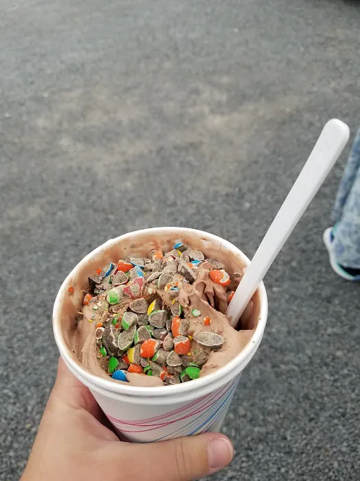 Peppy's Ice Cream Shop Picture 7