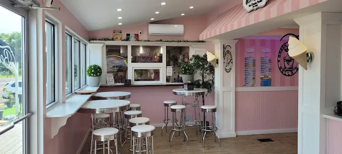 Bella's Ice Cream Parlor Picture 2