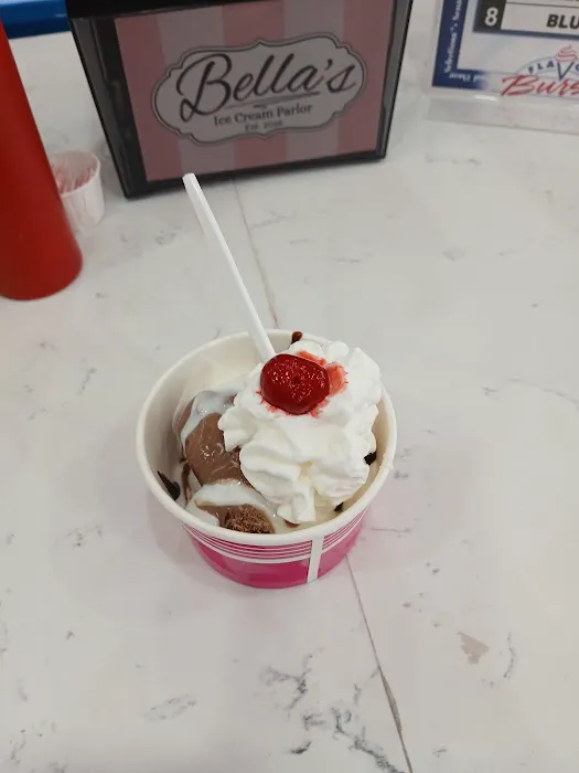Bella's Ice Cream Parlor Picture 3