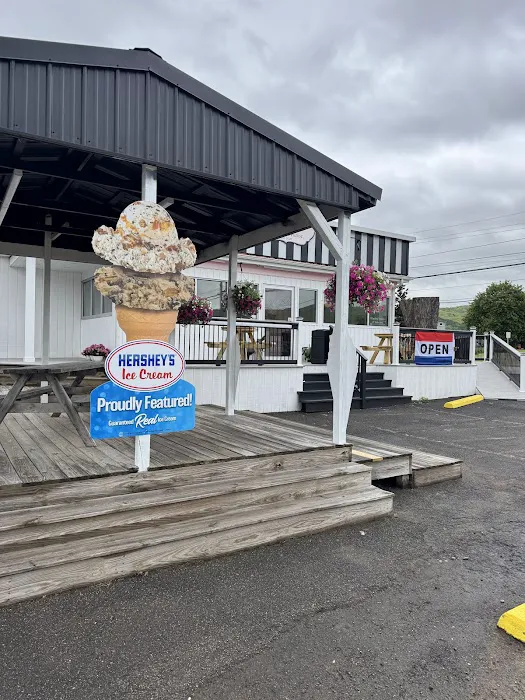Bella's Ice Cream Parlor Picture 10
