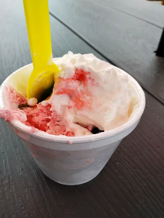 Willy's Ice Cream Saloon Picture 1