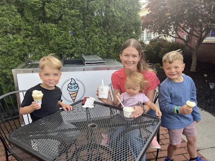 32 Below Ice Cream Shop Picture 1