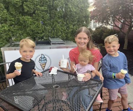 32 Below Ice Cream Shop