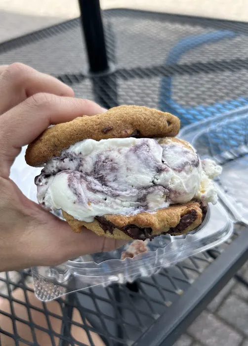 Chillin’ Cookies Picture 1