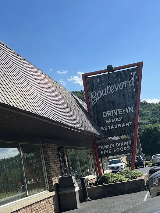 Boulevard Drive-in & Family Restaurant Picture 9
