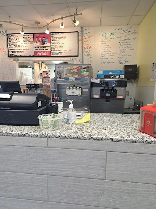 Yia Yia's Ice Cream Shoppe Picture 5