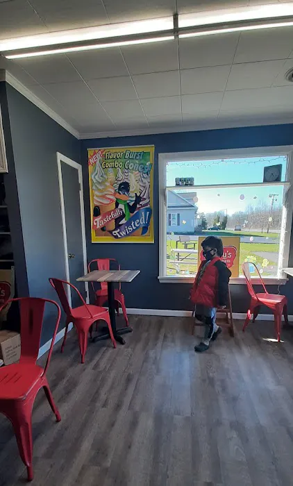 Danny's Dugout Ice Cream Shoppe Picture 2