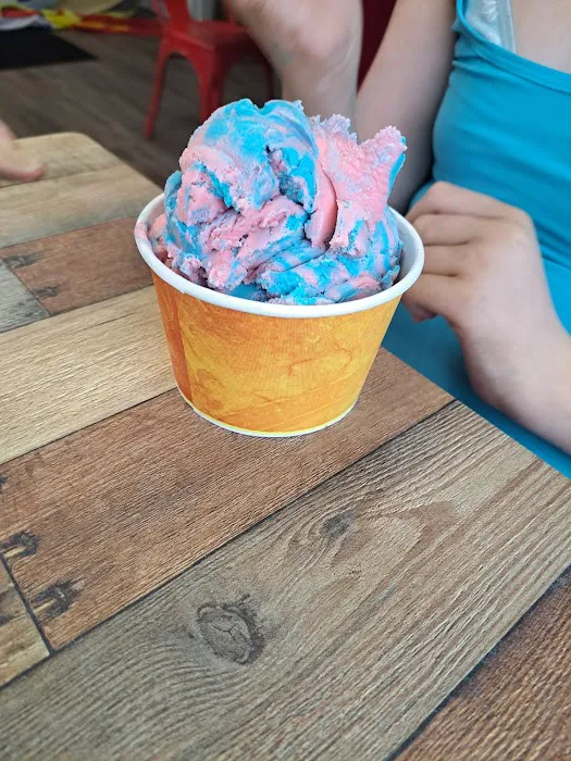 Danny's Dugout Ice Cream Shoppe Picture 8