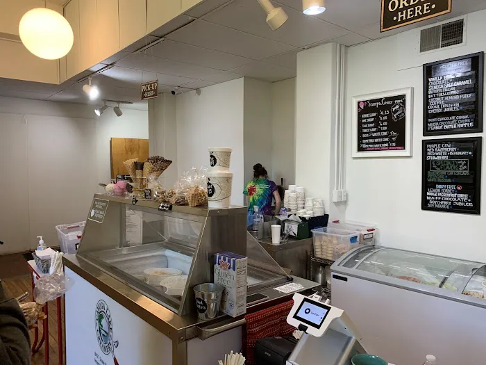 Cayuga Lake Creamery at The Dewitt Mall Picture 7