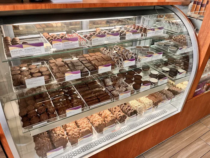 Cold Stone Creamery & Rocky Mountain Chocolate Factory Picture 8