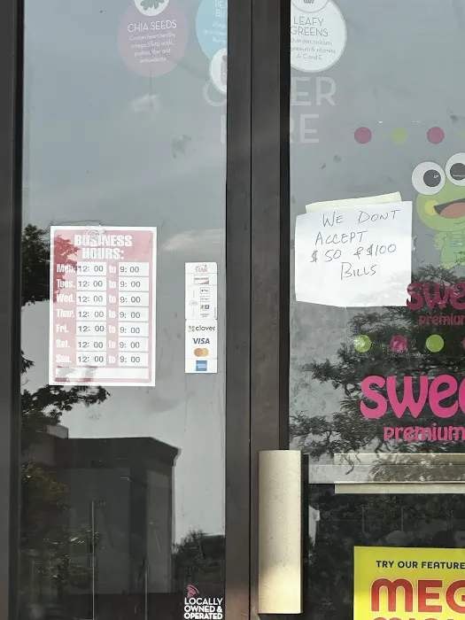 sweetFrog Premium Frozen Yogurt Picture 5
