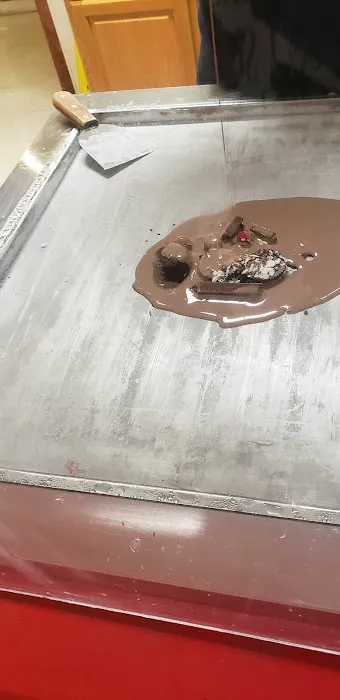 Rolley's Ice Cream Shop Picture 1