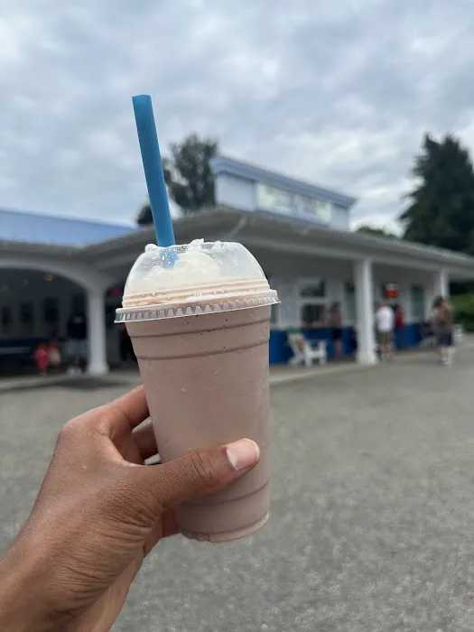 Super Cream Dairy Bar Picture 4