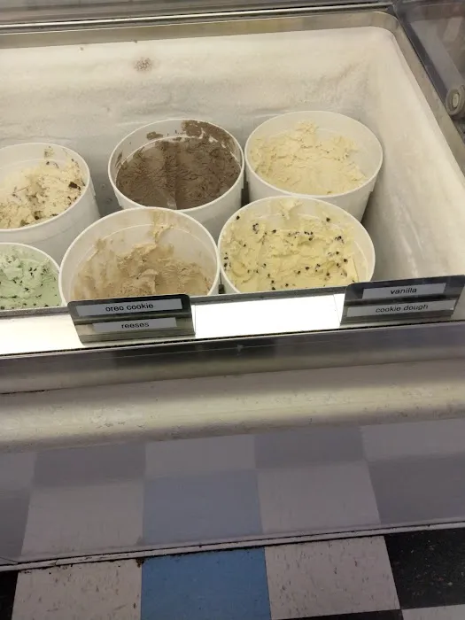 Sweet Things Ice Cream Shoppe Picture 1