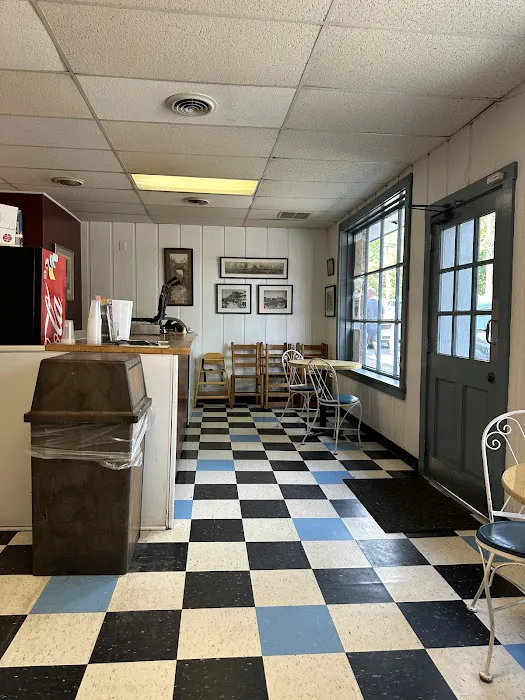 Sweet Things Ice Cream Shoppe Picture 5