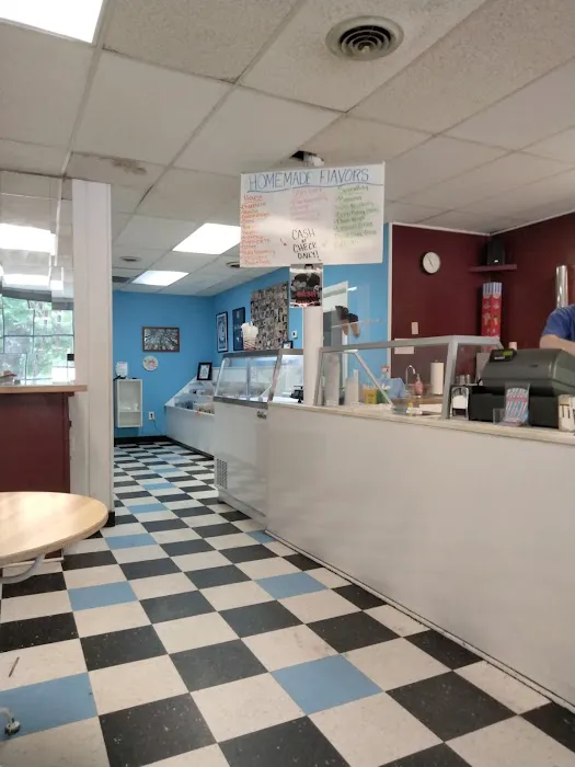 Sweet Things Ice Cream Shoppe Picture 2