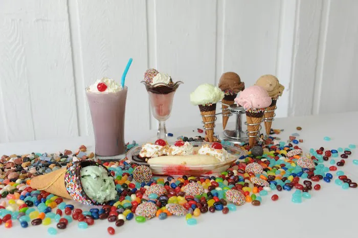 Sweet Things Ice Cream Shoppe Picture 9