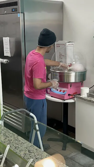 sweetFrog Premium Frozen Yogurt Picture 9