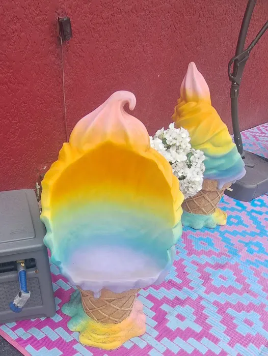 Sugar Lips Ice Cream Shop Picture 8