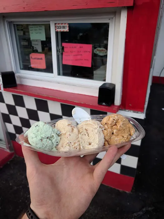 Sugar Lips Ice Cream Shop Picture 10