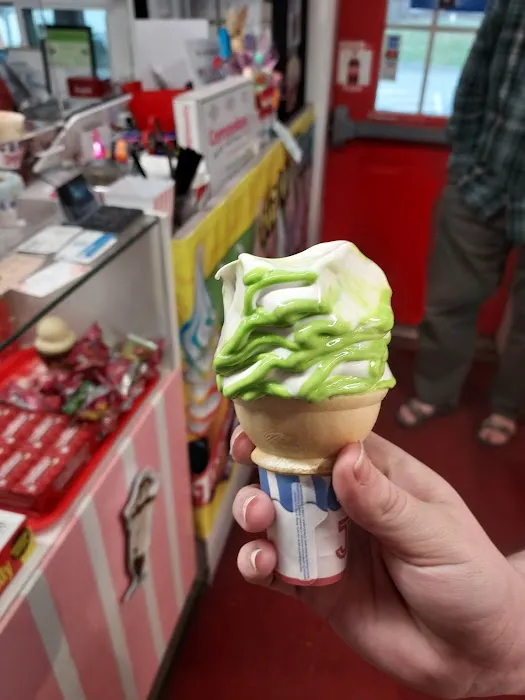 Subzero Soft Serve & Deli Picture 9