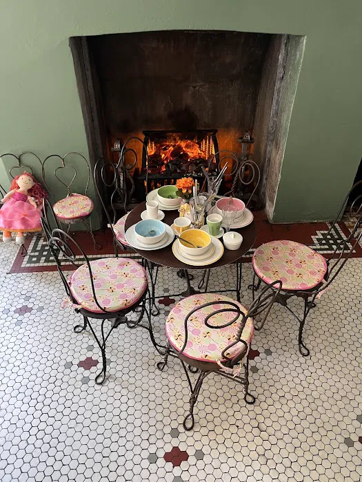 Zoe's Ice Cream Emporium & Café Picture 6