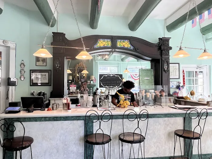 Zoe's Ice Cream Emporium & Café Picture 8