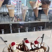 Zoe's Ice Cream Emporium & Café ico