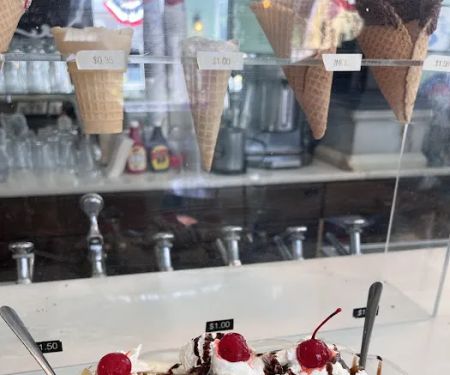 Zoe's Ice Cream Emporium & Cafu00e9