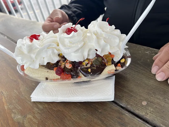 Lori's Corner Ice Cream Picture 2