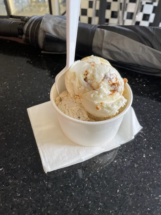 Larry's Homemade Ice Cream Picture 3
