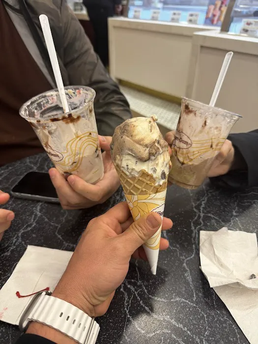 Häagen-Dazs Ice Cream Shop Picture 8