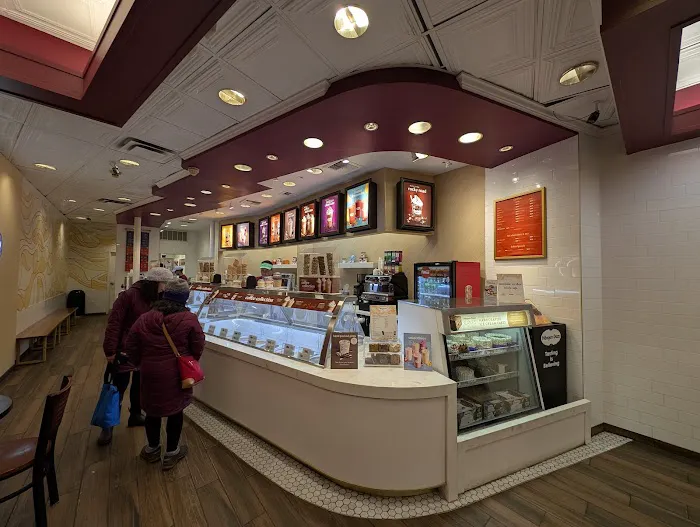 Häagen-Dazs Ice Cream Shop Picture 10