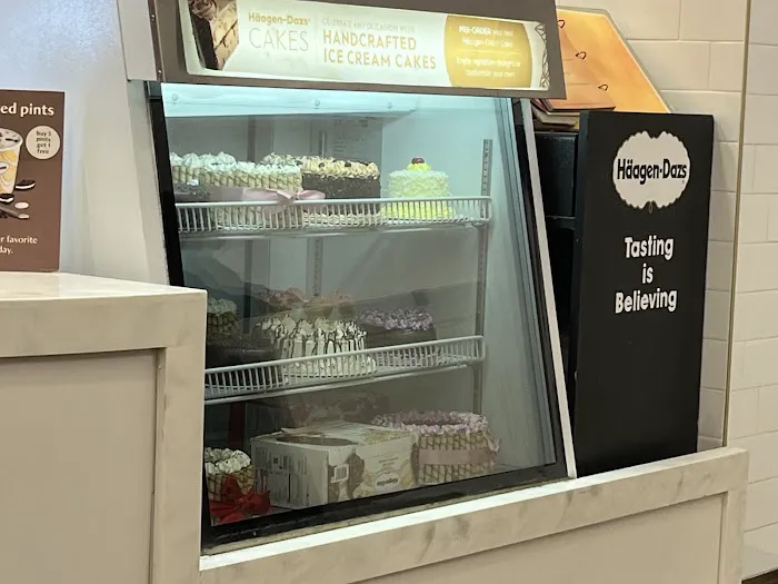 Häagen-Dazs Ice Cream Shop Picture 2