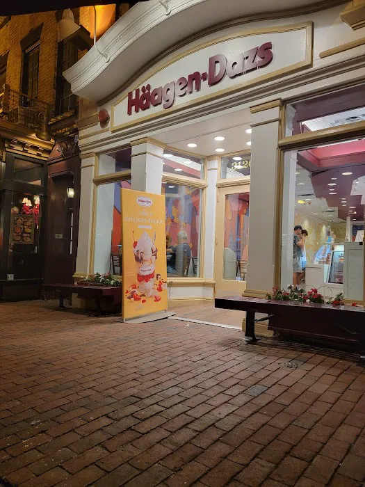 Häagen-Dazs Ice Cream Shop Picture 9