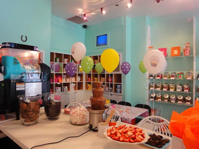 Luckys Coffee, Ice Cream & Candy Picture 5