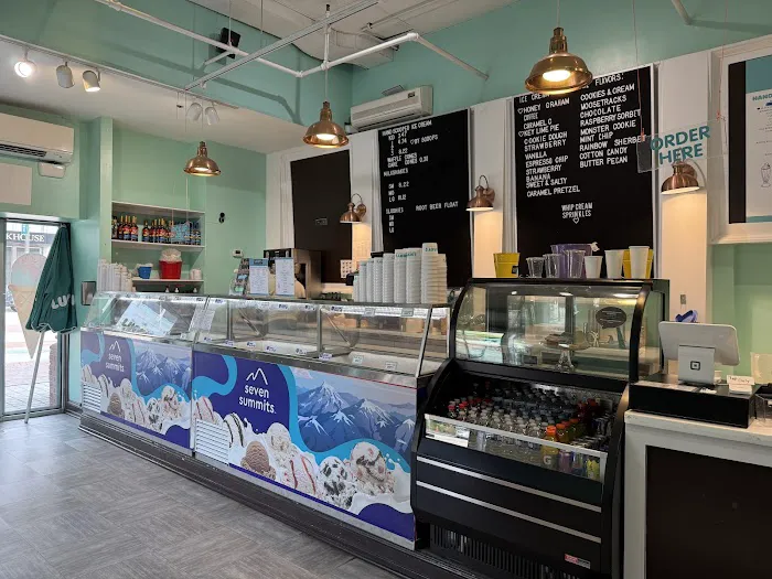 Luckys Coffee, Ice Cream & Candy Picture 8