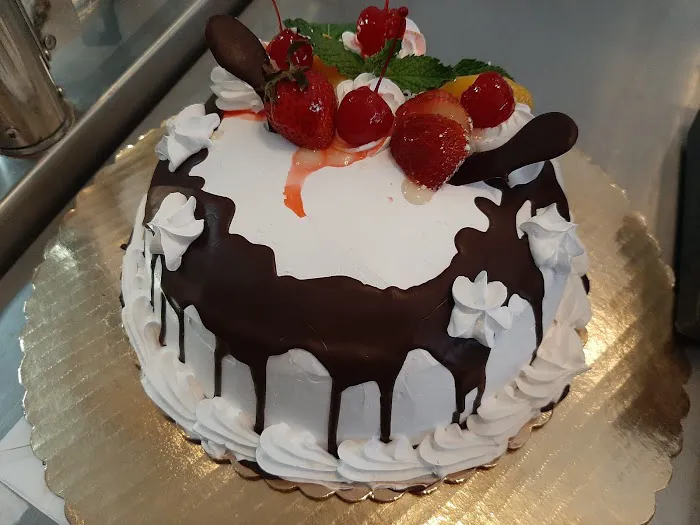 Tutti Frutas Ice Cream And Bakery Picture 3