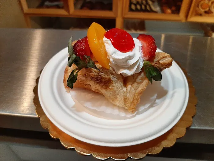 Tutti Frutas Ice Cream And Bakery Picture 10