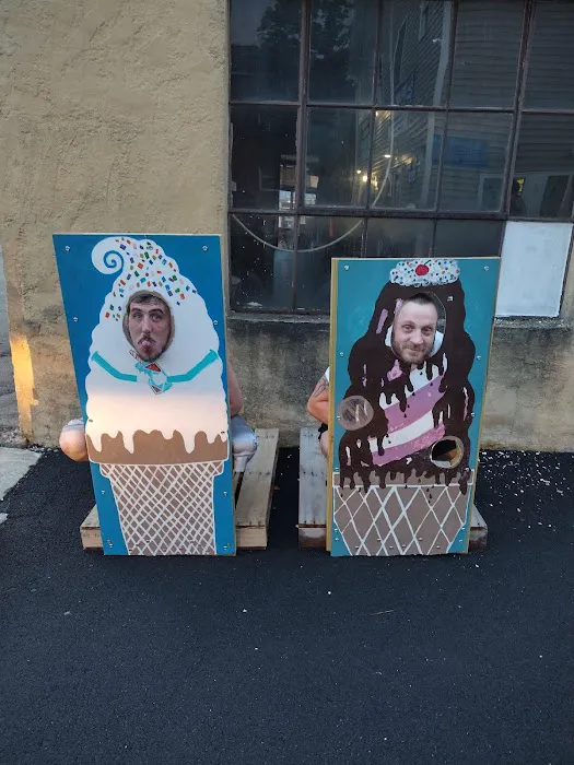 Tasty Scoops Ice Cream Parlor Picture 5