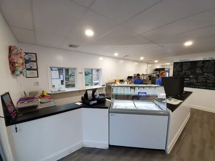 Tasty Scoops Ice Cream Parlor Picture 4