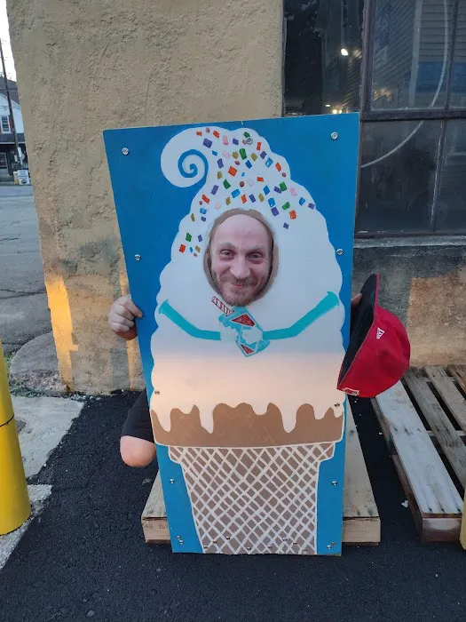 Tasty Scoops Ice Cream Parlor Picture 2