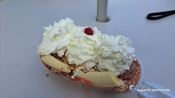 Scoupe Deville Ice Cream Parlor Picture 4