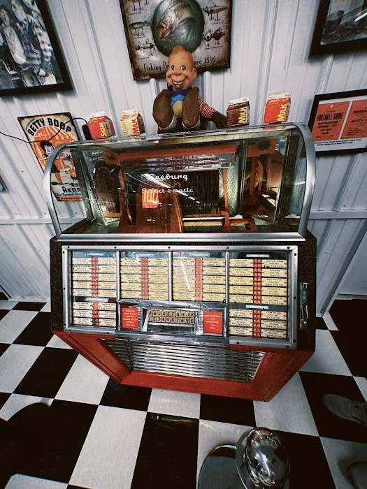 Scoupe Deville Ice Cream Parlor Picture 10