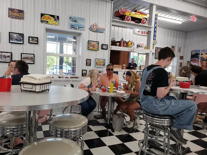Scoupe Deville Ice Cream Parlor Picture 7