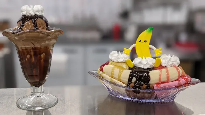 Scoupe Deville Ice Cream Parlor Picture 5