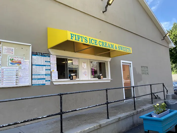 Fifi's Ice Cream & Sweets Picture 3