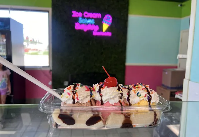 La Favorita Ice Cream and Snacks Picture 5