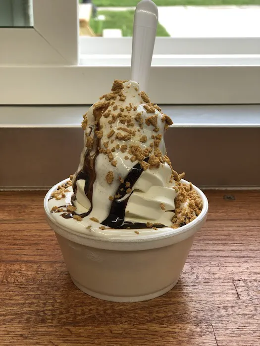 C-Town Twist Ice Cream Stand and Mini Golf Picture 6