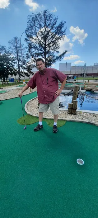 C-Town Twist Ice Cream Stand and Mini Golf Picture 4
